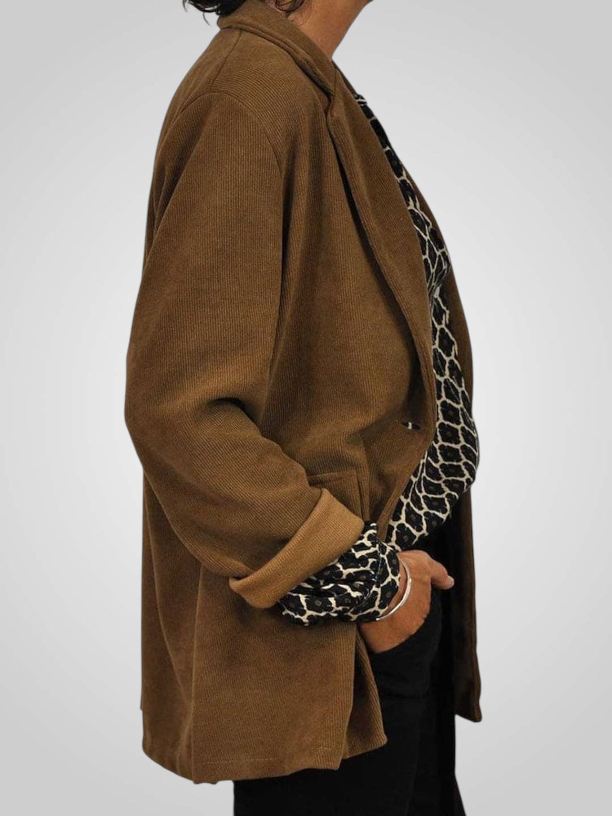 Nela | Elegant V-neck Blouse with Geometric Pattern
